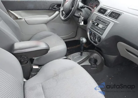 2005 Ford Focus Zx3 z USA, uszkodzony, nr VIN 3FAHP31N15R140825